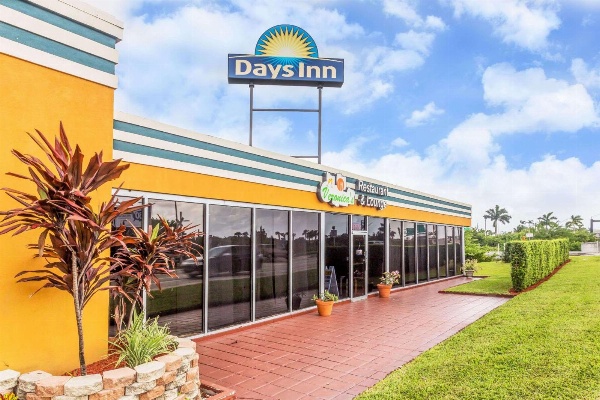 Days Inn by Wyndham Fort Lauderdale-Oakland Park Airport N Main image